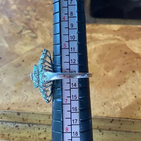 Natural Green Apatite Sterling Silver Cocktail Ring Size 6 - Picture 8 of 9